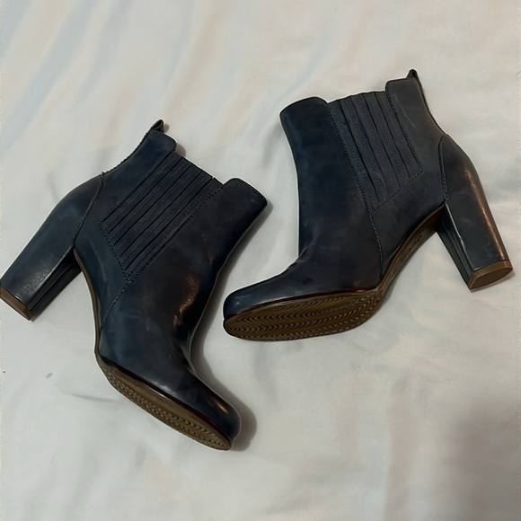 Ecco Blue Leather Chelsea Boots - Picture 5 of 9